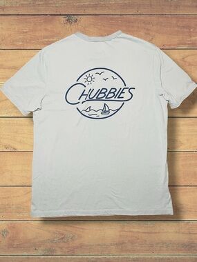 CHUBBIES Graphic T-Shirt Mens Large Gray Beach Sailboat Black Logo Tee